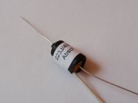 Axial Kondensator 0,022µF/400V mit Abschirmung Axial Kondensator 0,022µF/400V mit Abschirmung