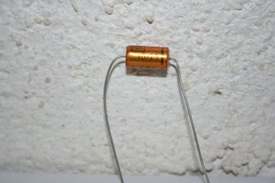 10µF/25V axial