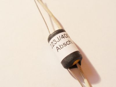 Axial Kondensator 0,022µF/400V mit durchgängiger Abschirmung
