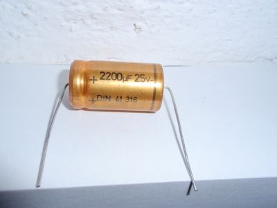 2200µF/25V axial