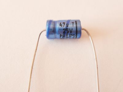 47µF/25V axial